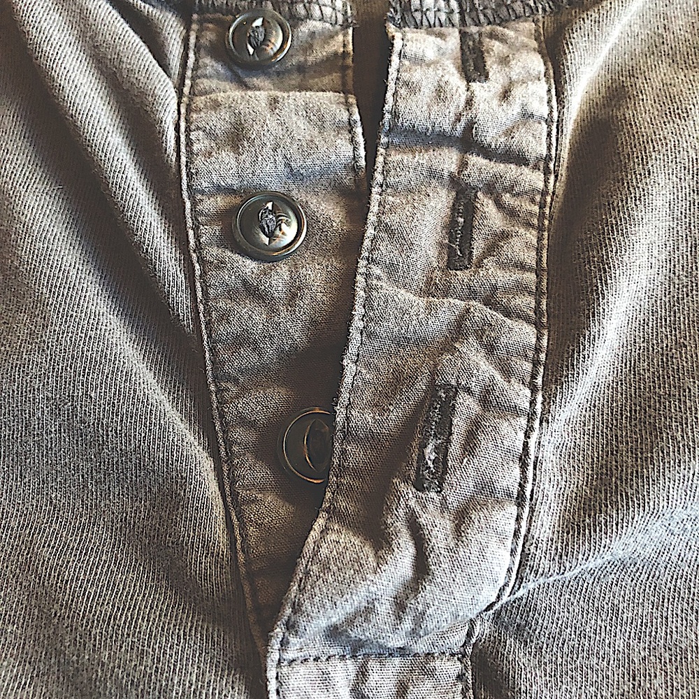 🐙Basic Henley🐙 - Picture 3 of 3